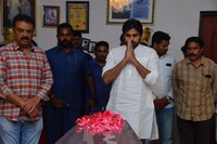 Pawan Kalyan Pays Homage To Vijaya Nirmala